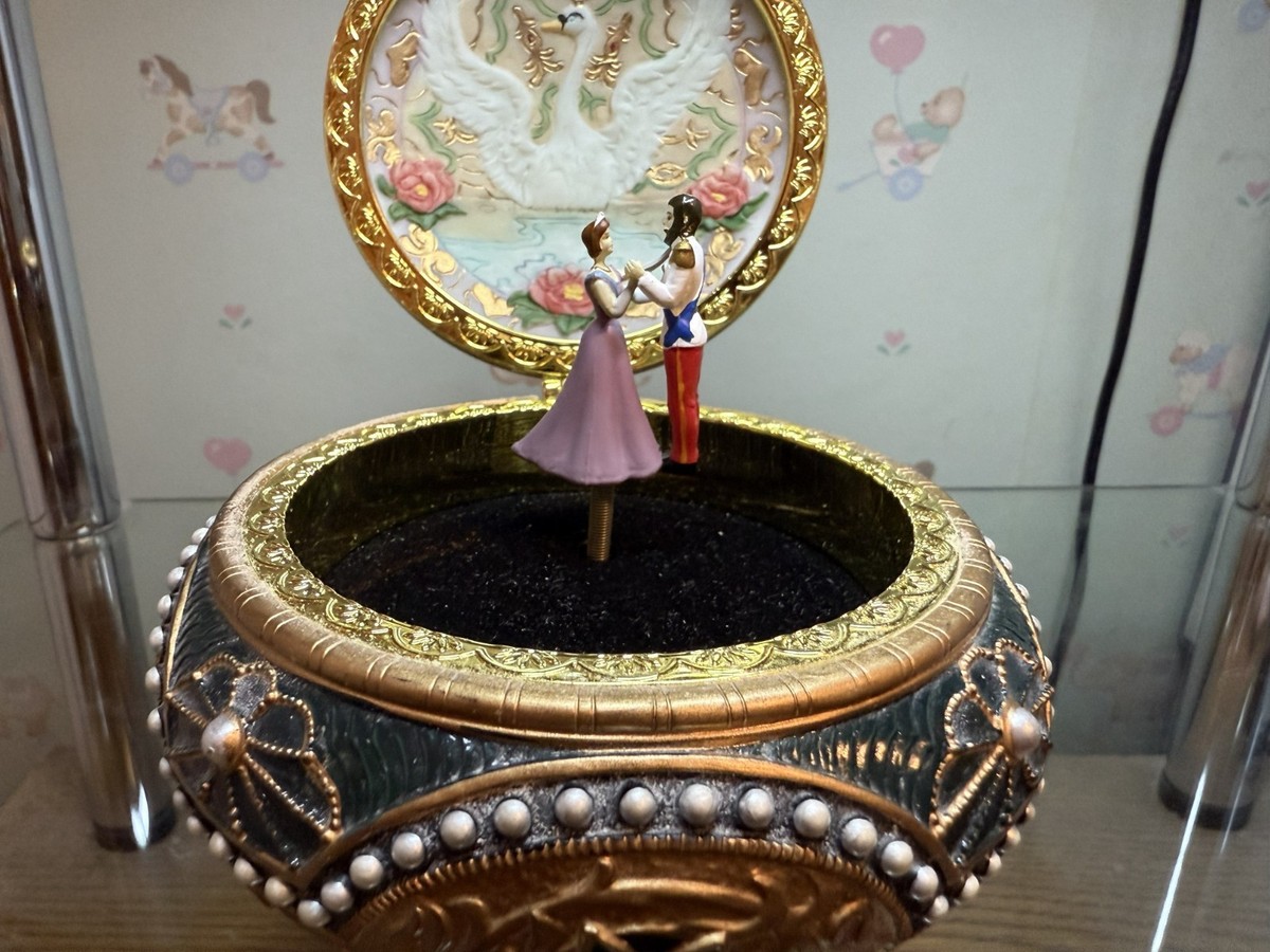 San Francisco Music Box Company Anastasia Alexandra and Nicholas