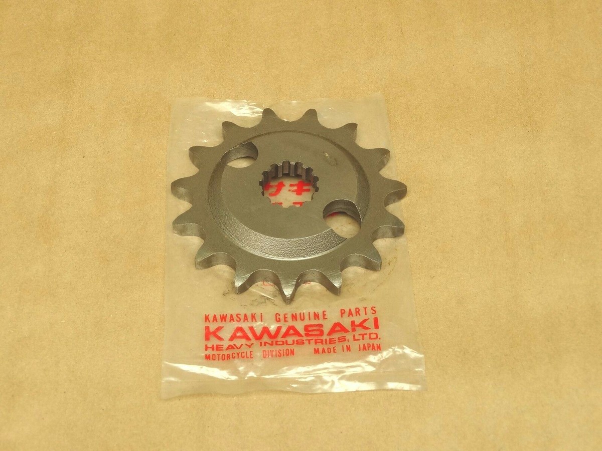 NOS OEM Kawasaki 1983-85 ZX750 GPz Front Chain Drive Sprocket 15T