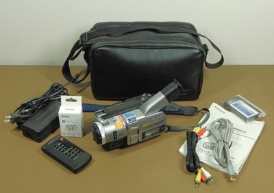 Sony HandyCam DCR-TRV110 Digital8 Video Camcorder w/ Accessories