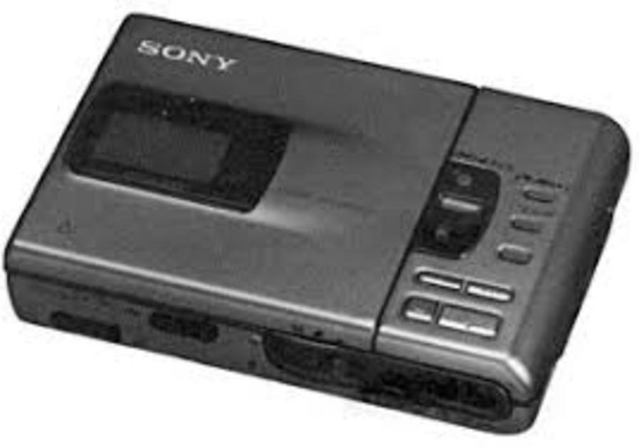 Sony MD Walkman - Portable MiniDisc Player/Recorder - Silver (MZ