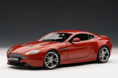 2010 ASTON MARTIN V12 VANTAGE RED 1:18 Scale AUTOart #70208 BRAND