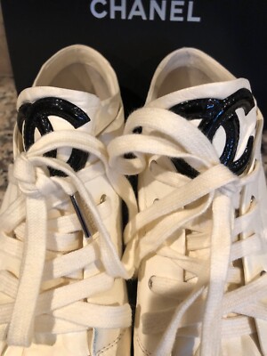 CHANEL 15P ECRU LEATHER SHOES SNEAKERS BLACK CAP-TOE 'CHANEL' LOGO