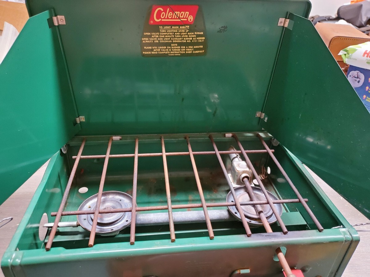 VINTAGE GREEN COLEMAN Camp Stove 425D TWO BURNER 1965 RED LEGS | eBay