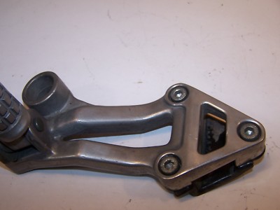 KAWASAKI ZX11 REAR LEFT FOOT REST PEG & BRACKET 35011-1521-HN ZX