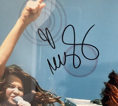 MILEY CYRUS Original Signed Autographed 18x24 PORTRAIT Concert