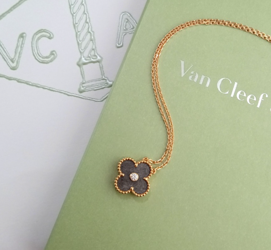 VAN CLEEF & ARPELS SILVER OBSIDIAN HOLIDAY 2023 NECKLACE 18K RG W