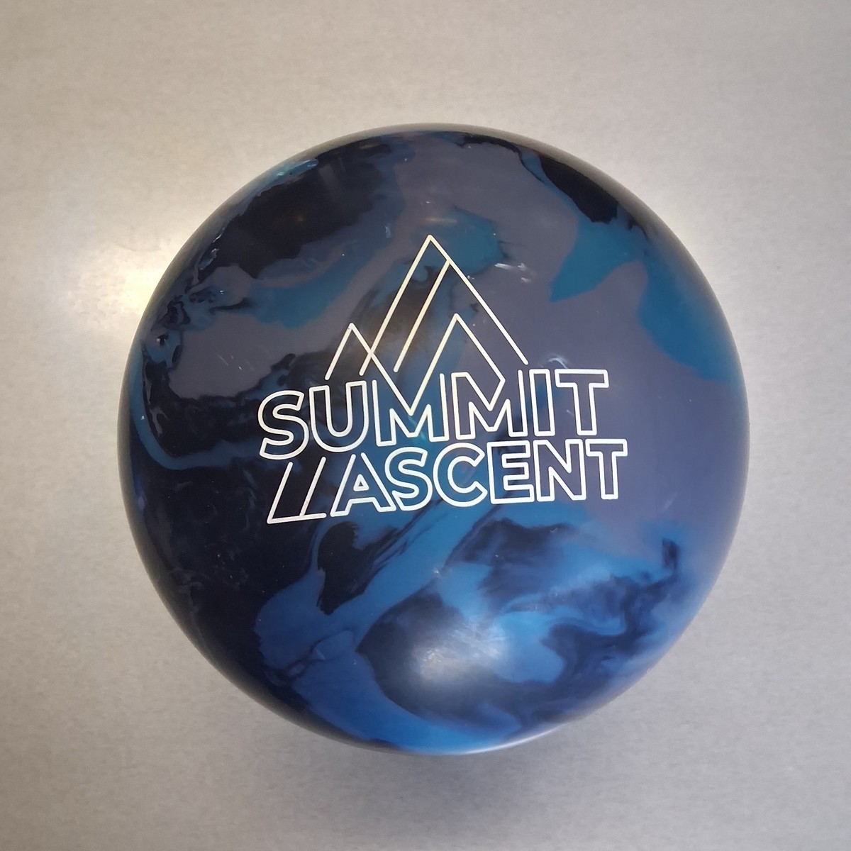 Storm Summit Ascent bowling ball 14 LB. 1ST QUAL new ball in the