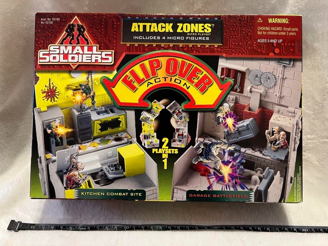 Small Soldiers FLIP OVER ACTION ATTACK ZONES includes 4 micro
