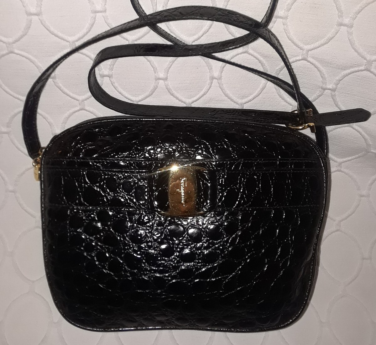 SALVATORE FERRAGAMO Classic VARA BLACK Croc Leather Crossbody Bag