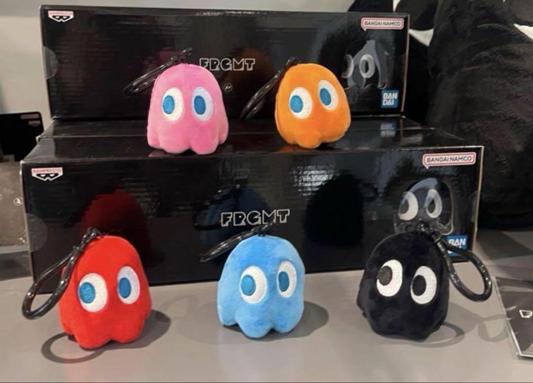 PAC-MAN Strap GHOST FRGMT PLUSH SET 7.5x5.5cm/2.95x2.16