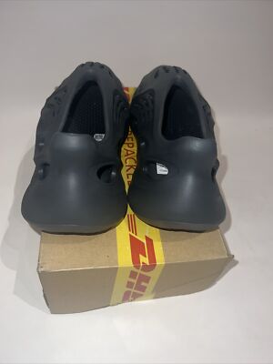 adidas Yeezy Foam Runner 'Carbon' Size UK/US 8 EU 42 IG5349 Carbon