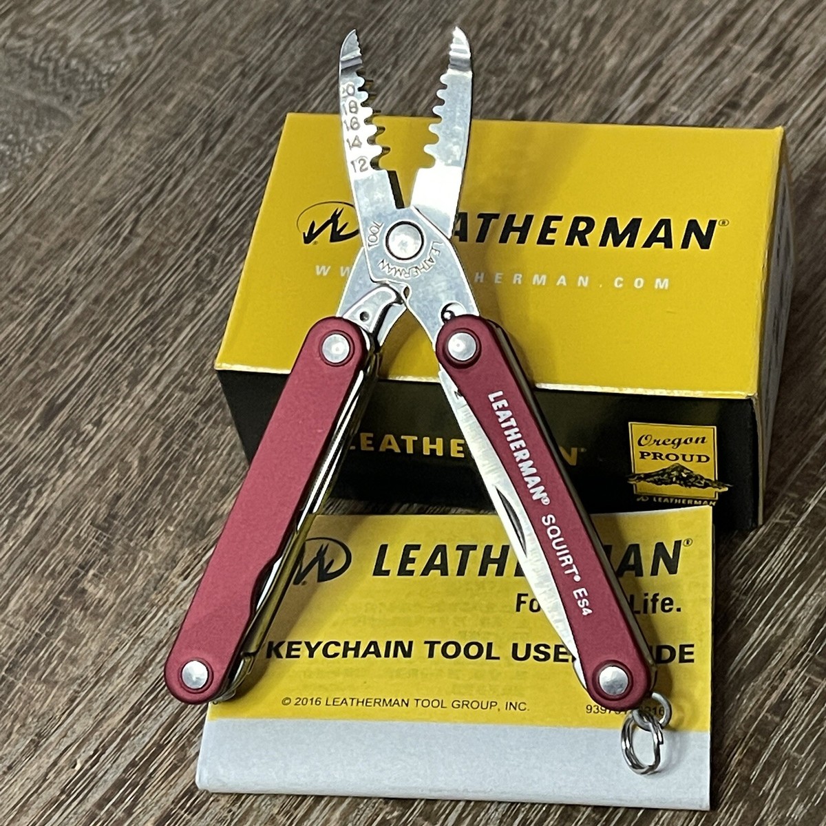 Leatherman Squirt ES4 Red multitool for electricians. New