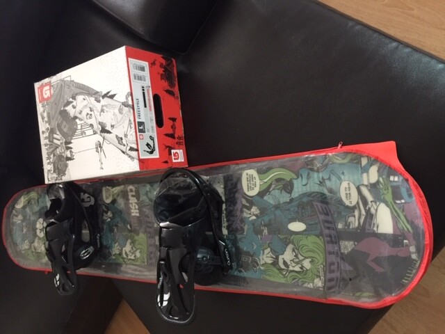 Burton Clash Comic LTD Snowboard 151 combo black freestyle