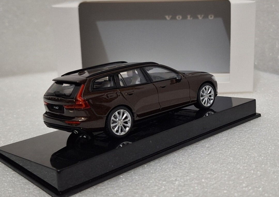 Volvo V60 Brown 2019 1:43 Norev 2310327-000-000 Diecast Model Car