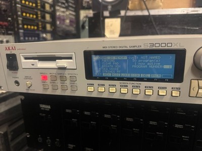 AKAI S3000XL Rack ver2.0 Sampler 16Mword /8 outs /SCSI S 3000XL