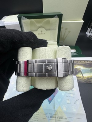 Rolex Submariner 16610V “Kermit” (2006) New Old Stock - Z Serial