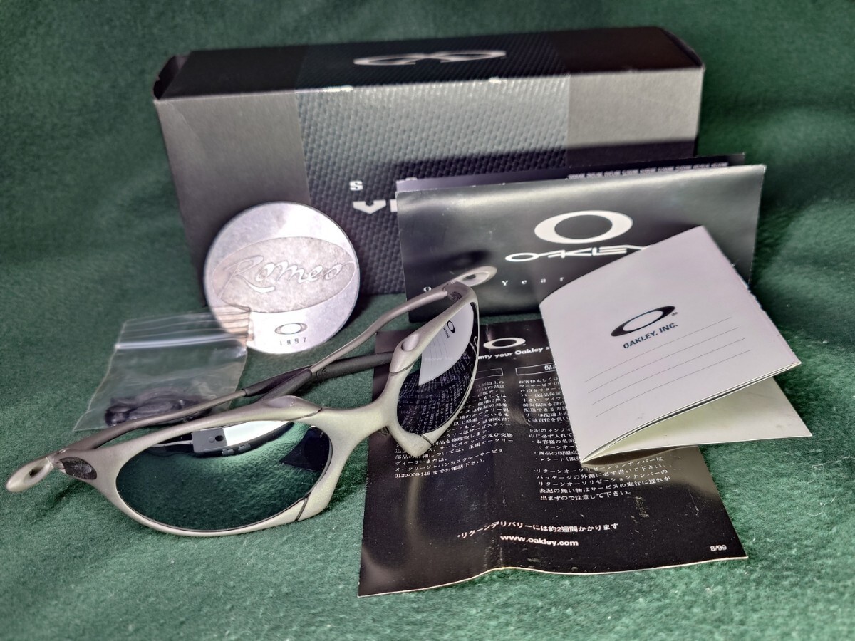 Oakley Romeo used at the beginning of Tom Cruise MI:2 sunglasses