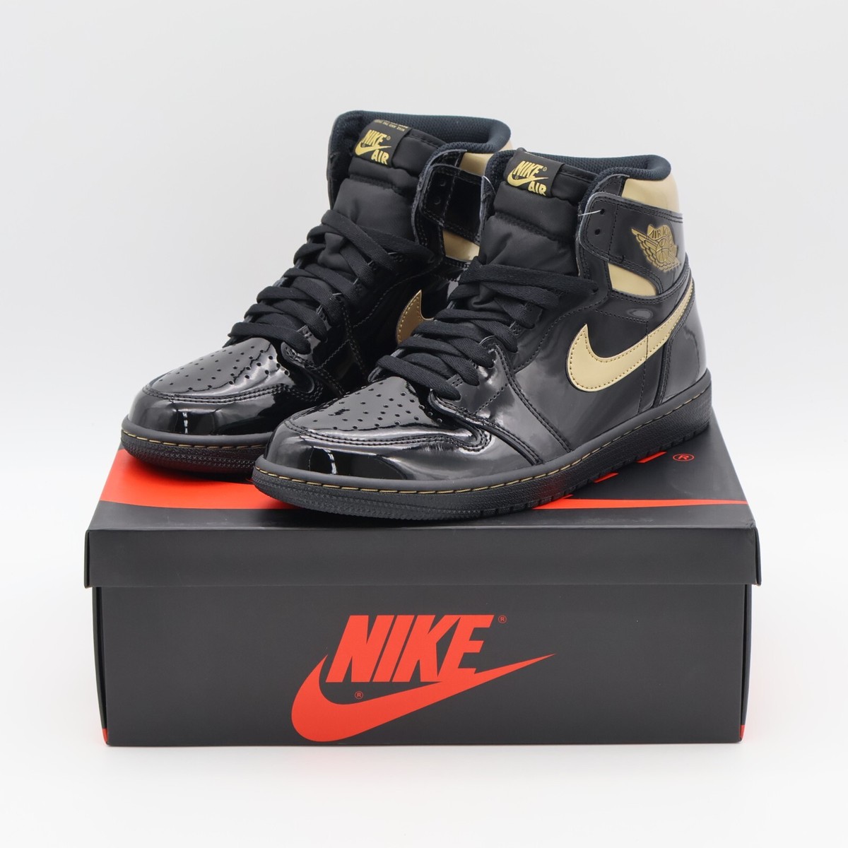 555088-032 Nike Air Jordan 1 Retro High OG Black Metallic Gold
