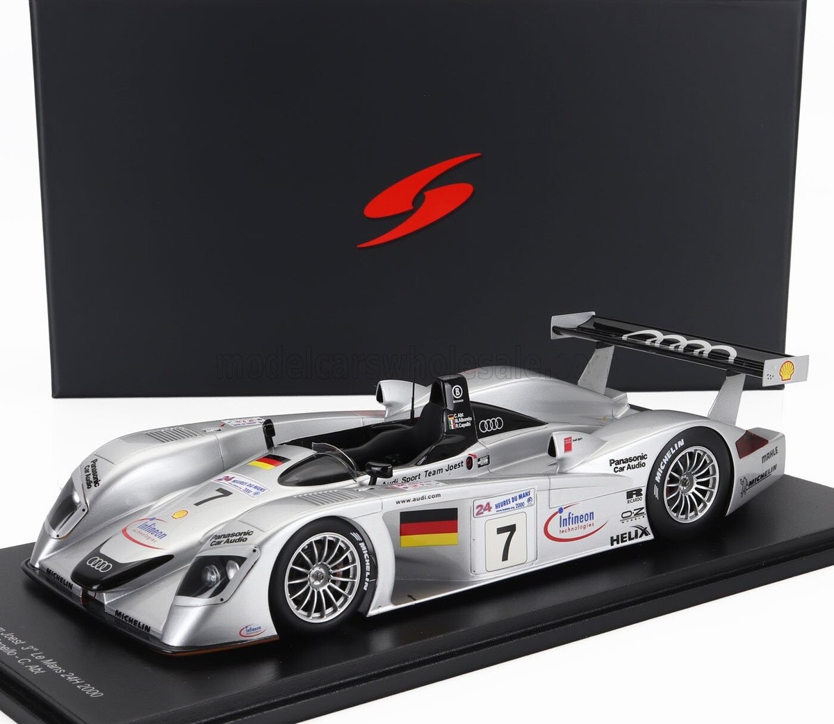 Spark AUDI R8 3.6L TURBO V8 3rd 24h LE MANS 2000 #7 with Showcase