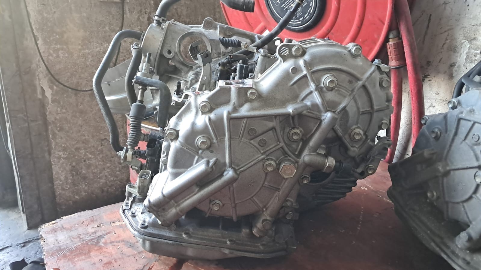 TOYOTA MARK X ZIO 2.4L CVT AUTOMATIC TRANSMISSION 2AZFE 30400