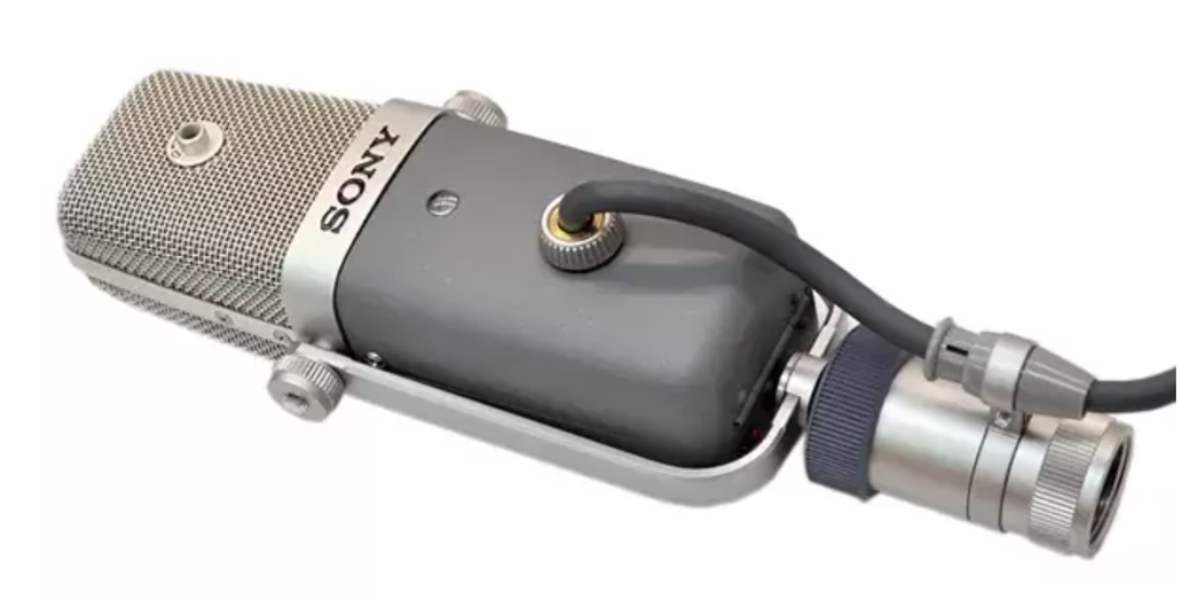 漫才や小道具でも定番のセンターマイク SONY C-38B（通称：サンパチ