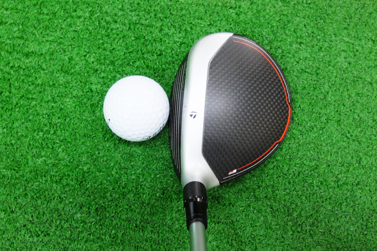 構えてみると？ ツイストフェース搭載で安定の弾道「テーラーメイド M5