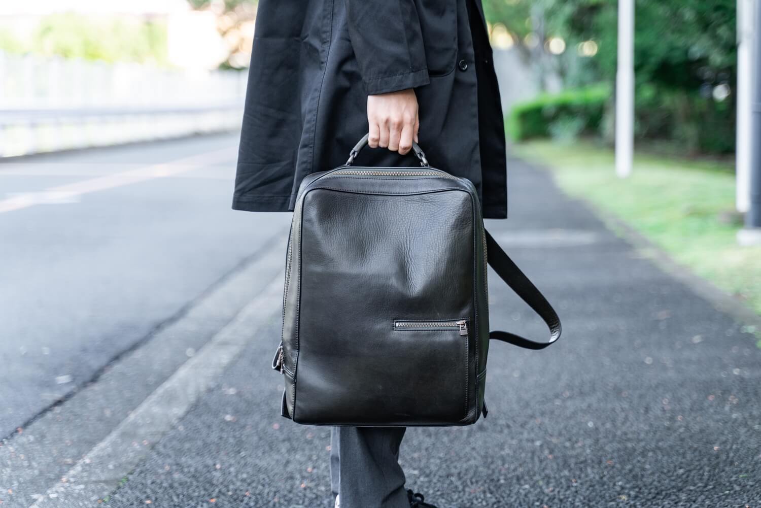 上質な四角いリュック。MOTHERHOUSE「Antique Square Backpack