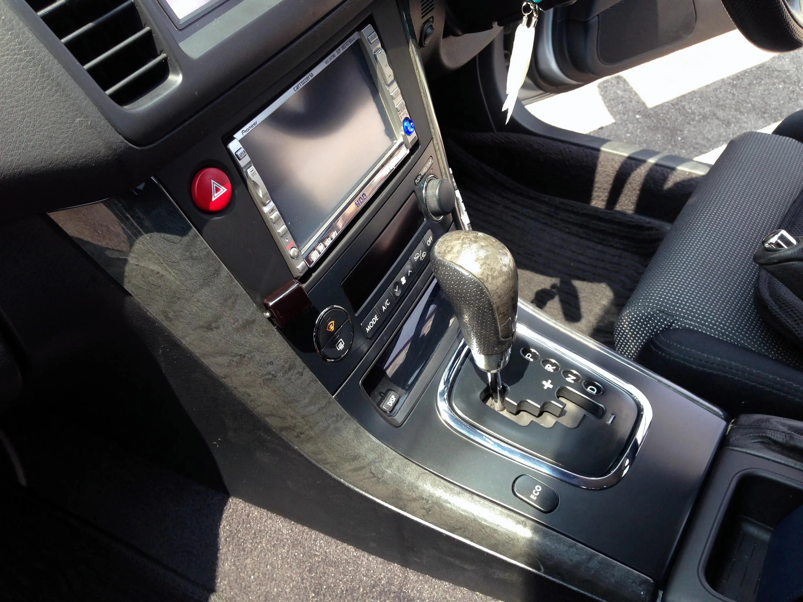 BP5前期レガシーセンターパネルを後期ブラックパネルへ交換 – ハヤシ