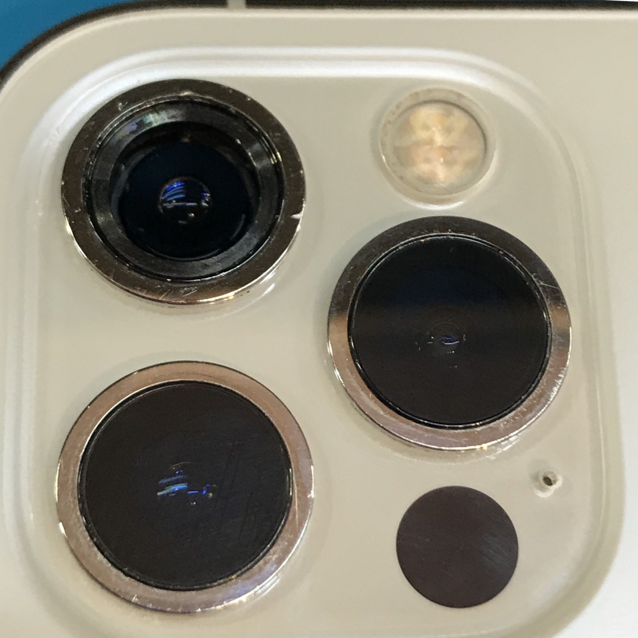 iPhone 12 Pro リアカメラ レンズ割れ 交換修理 韓国から観光のお客様