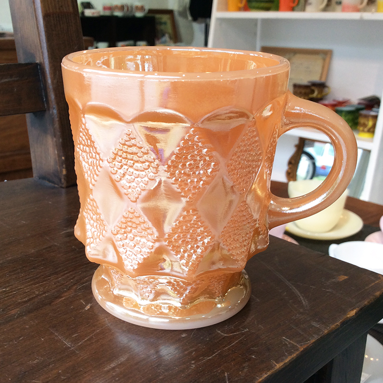 Fire-king キラキラ輝くピーチラスターのキンバリーマグ。 | マメチコ