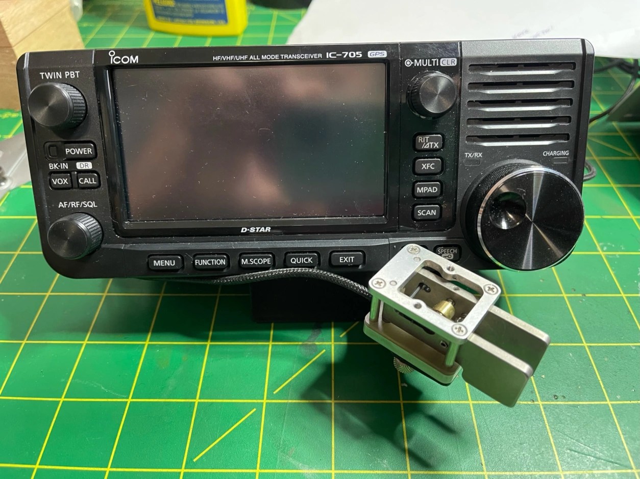 Scott Builds a clever Icom IC-705 Paddle Mount | Q R P e r