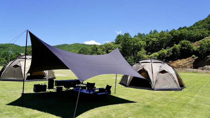 焚き火OKな遮光・撥水性抜群のタープMac oneをレビュー！収納方法や