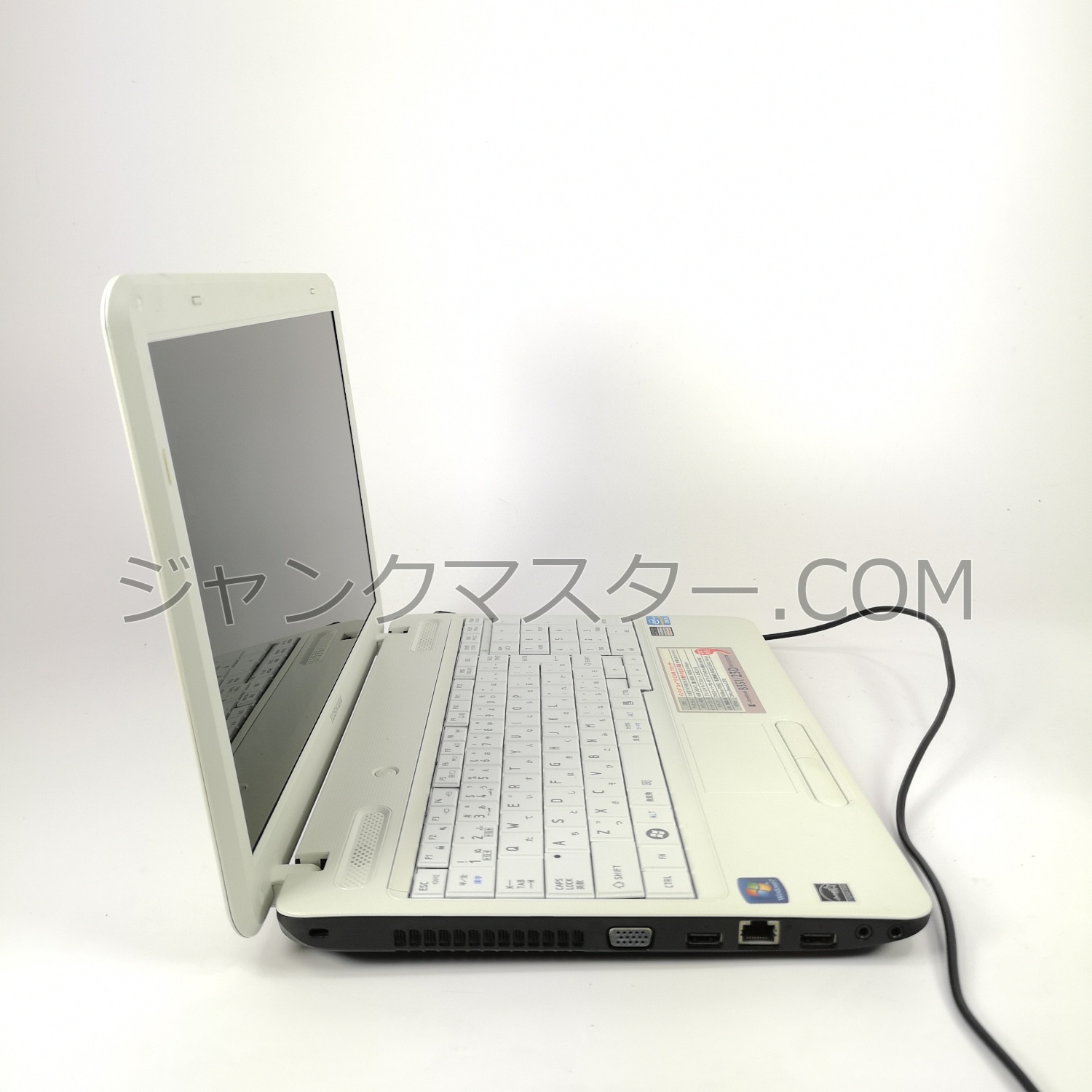 TOSHIBA/Core i3/ホワイト/Windows 11/15.6インチ/4GB/SSD 240GB