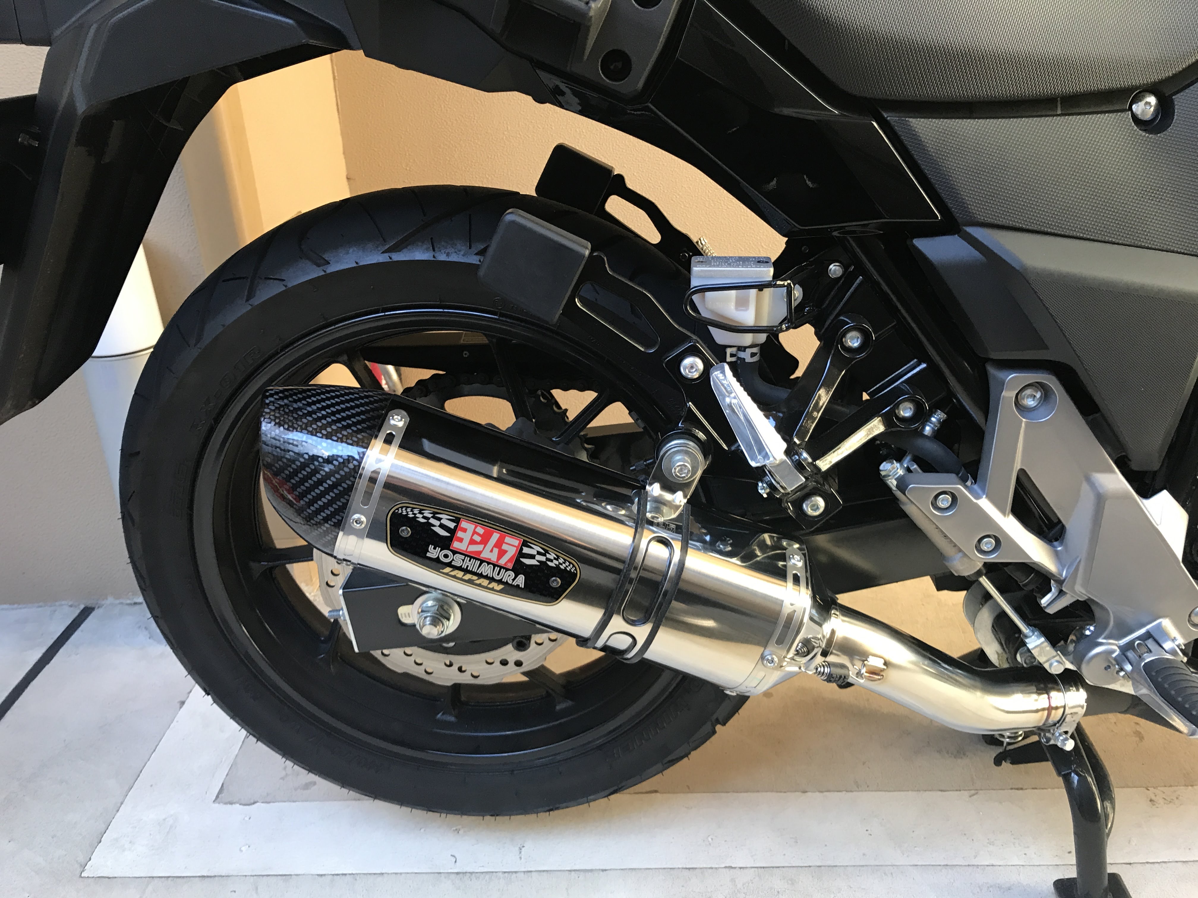 Vストローム250 スリップオンマフラー ヨシムラR77S | yona Motorcycle