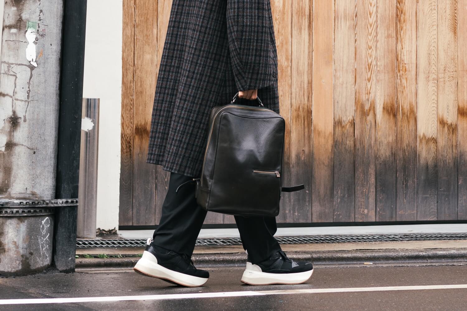 上質な四角いリュック。MOTHERHOUSE「Antique Square Backpack