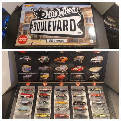 Hot Wheels Premium Real Metal Boulevard 25-Car Factory Playset, 1