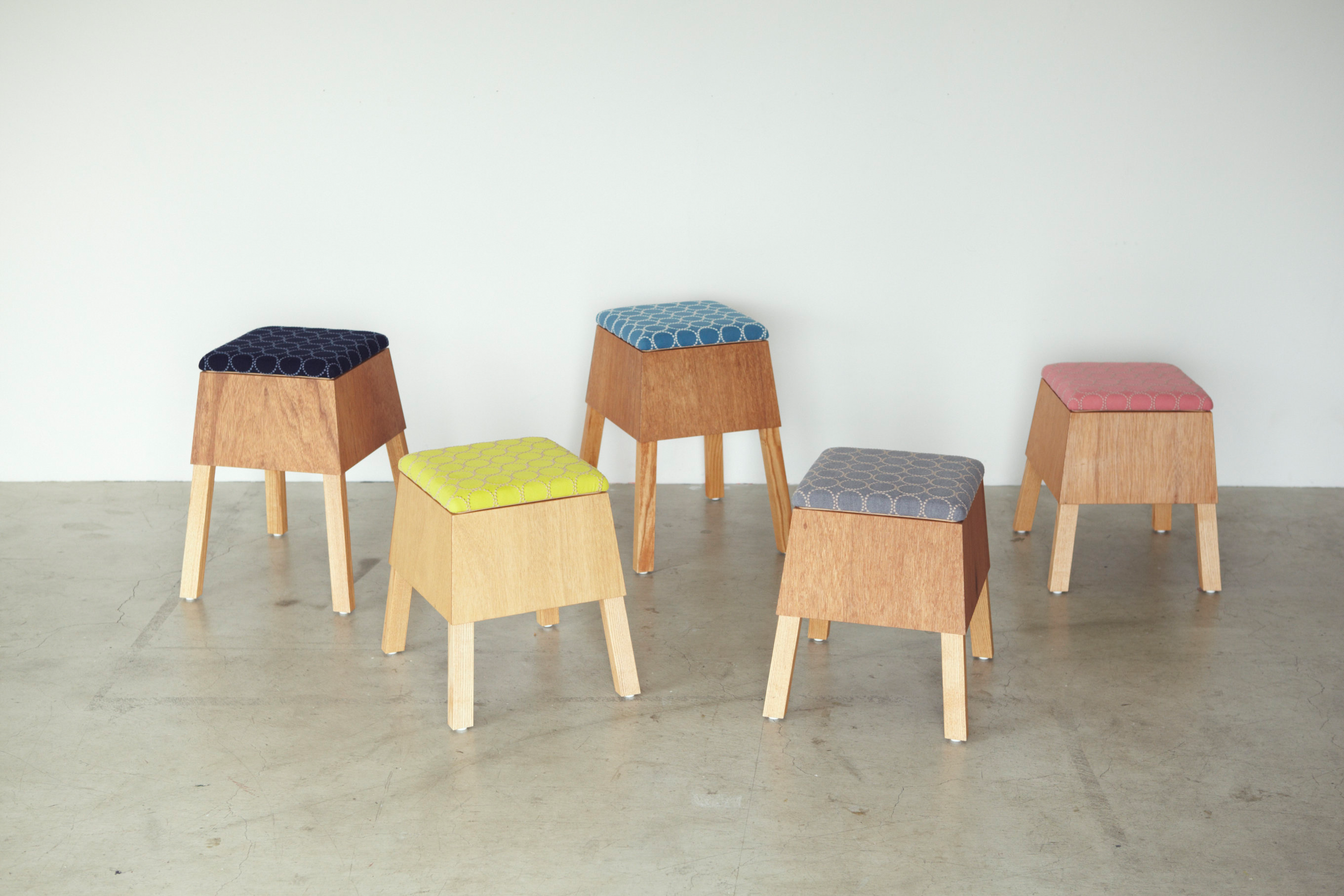 koloro-stool mina.ver (コロロスツール ミナ.ver) – 伊千呂オリジナル