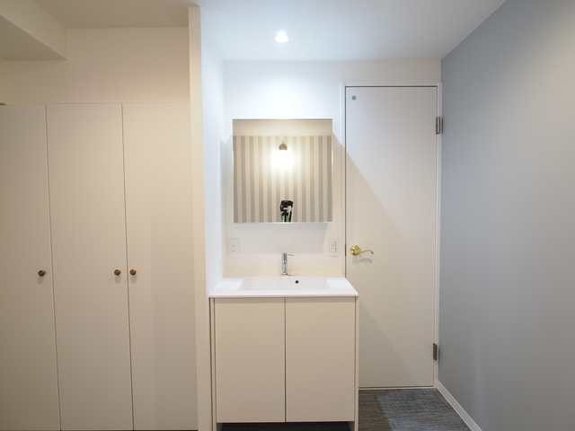 サンワカンパニーのラート（ホワイト・W750）とプレーンVミラー