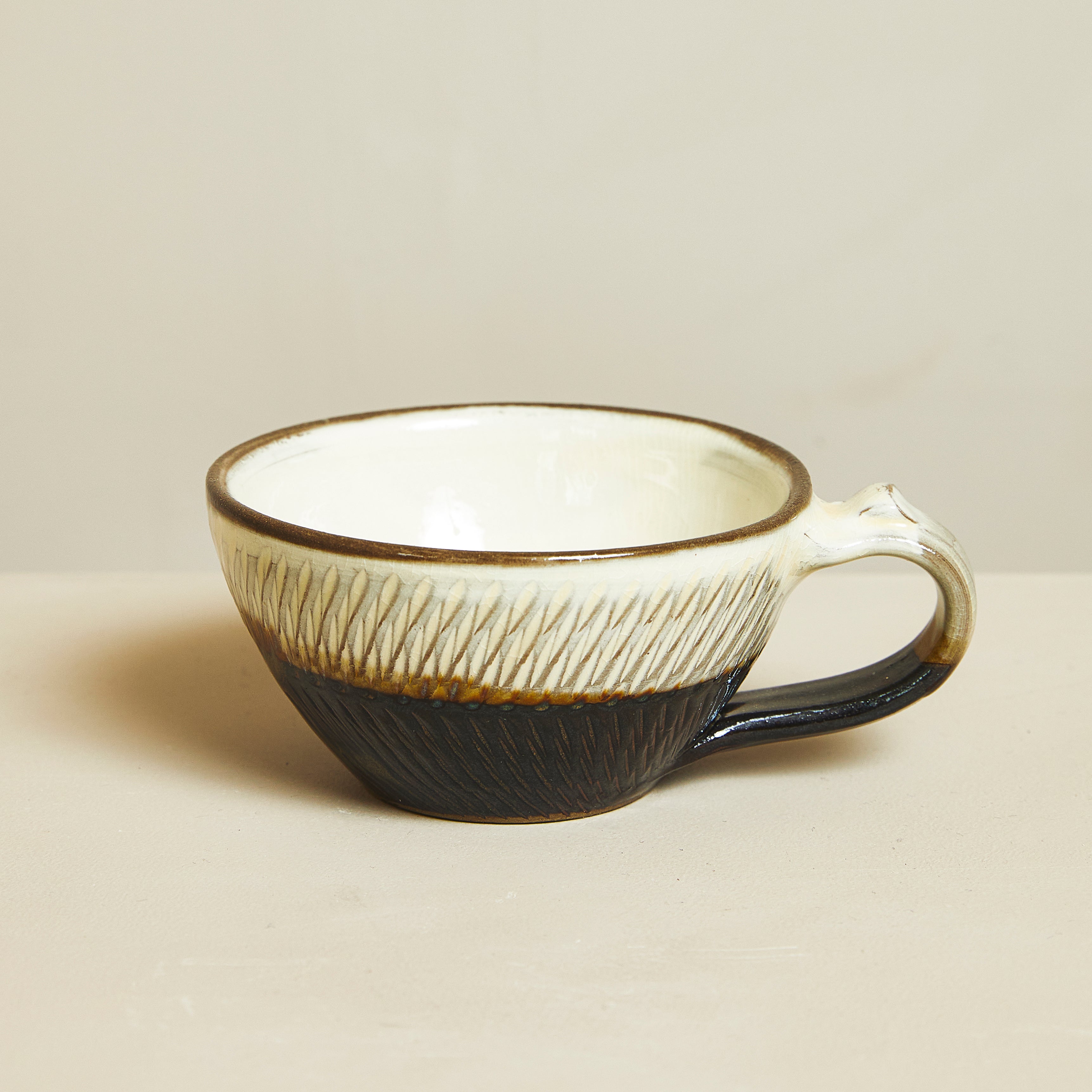 小鹿田焼（坂本拓磨）× キャメルバック ボウル型マグ （白黒） – IEGNIM