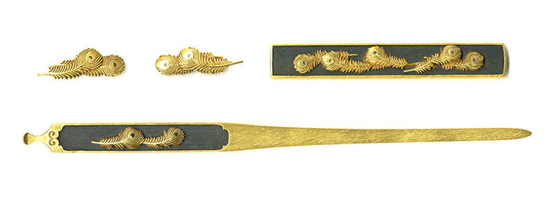 孔雀羽根図三所 銘顕乗作光美（花押）龍獅堂コレクション Mitokoromono