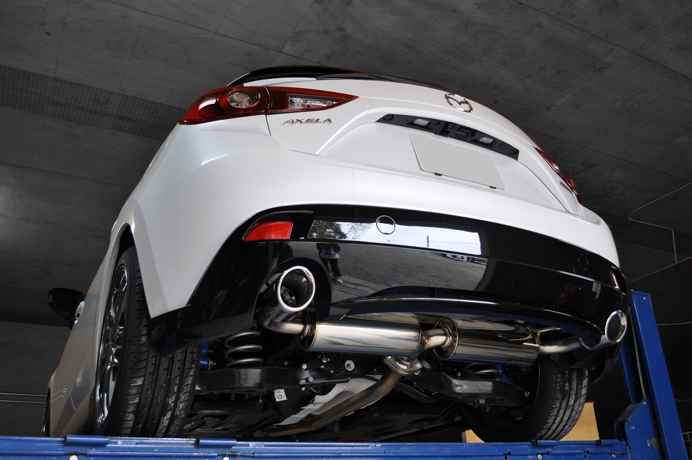 音質にこだわった「アクセラスポーツ」用軽量スポーツマフラー | AUTO