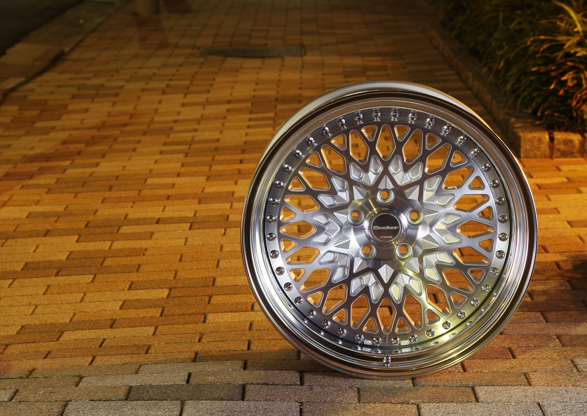 WORK「シーカー」をアップデートした現代的メッシュホイール | AUTO