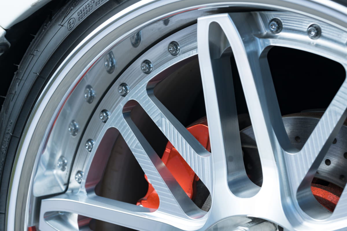 鍛造ホイール「ブロケイド」はサイズ／色／切削方法などを1本単位で