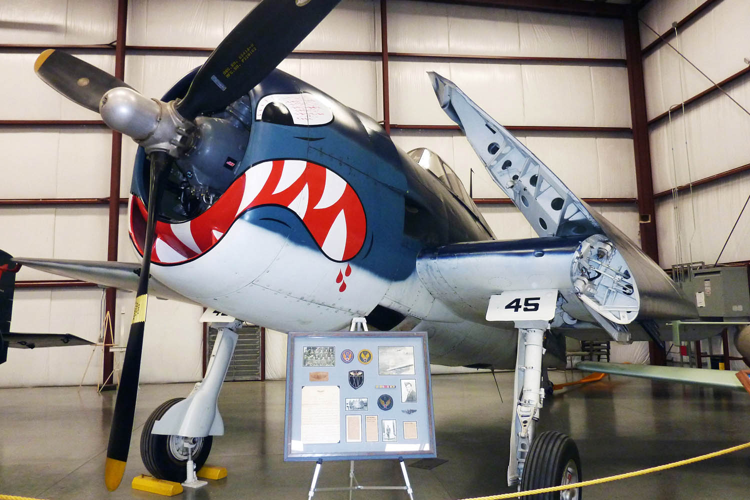 旧ソ連の「ミグ15」に米軍の「SR-71ブラックバード」の実物を見に行