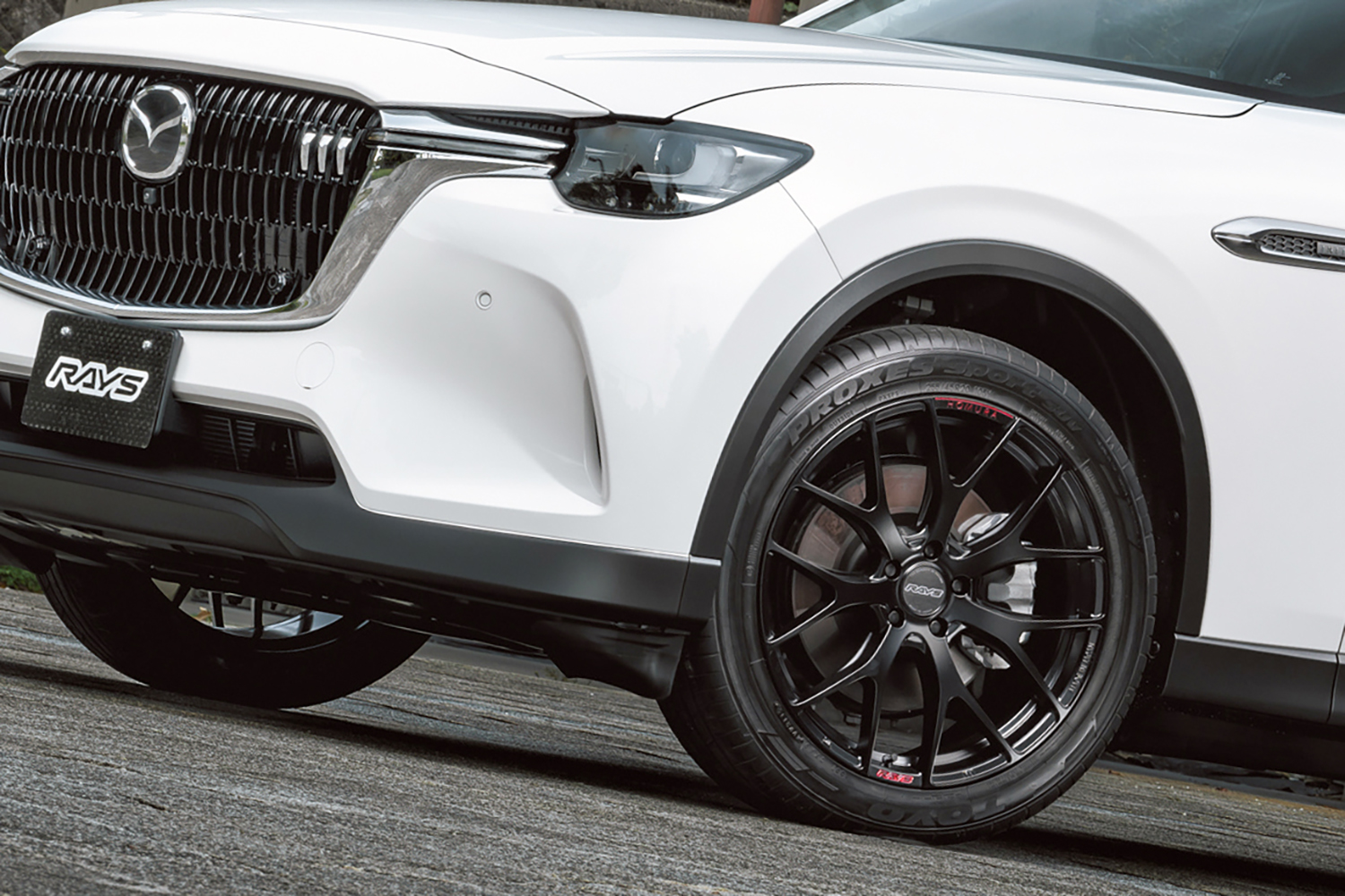 いま話題のマツダ「CX-80」の足元を「ホムラ」でキメろ！ スノータイヤ