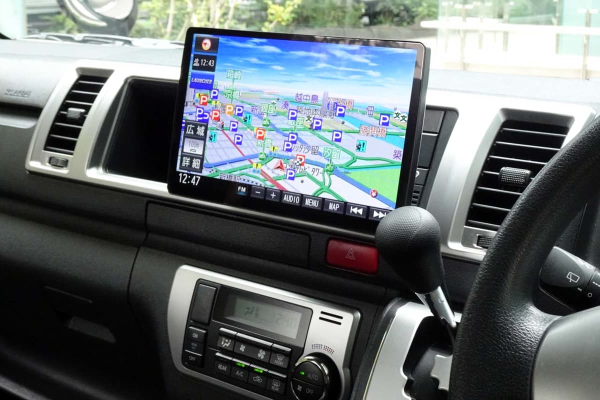 いま車内は「大画面」が当たり前！ ネガな要素もある後付け「巨大