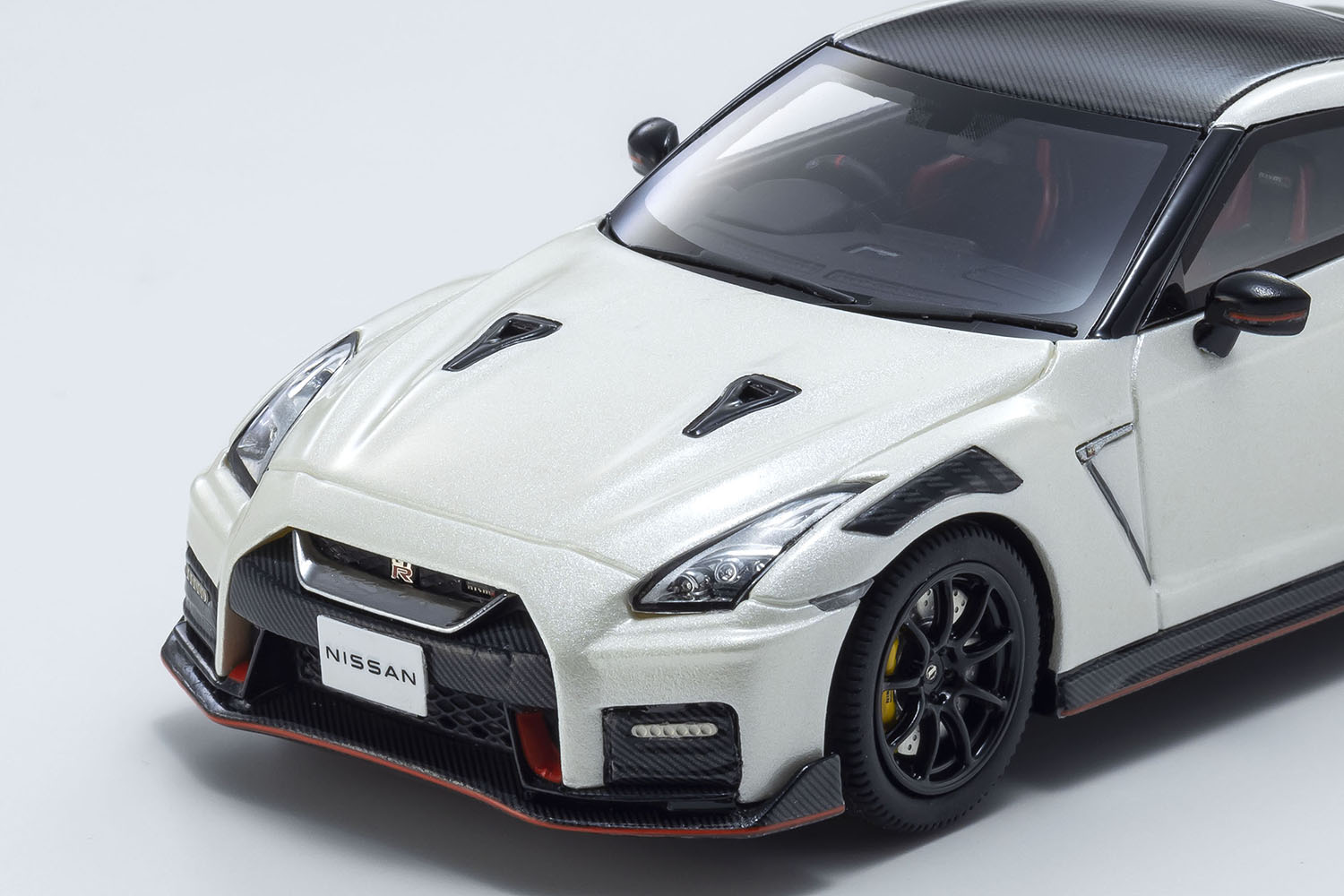 日産GT-Rニスモ2022」の実車は即完売でもミニカーなら買える！ 京商
