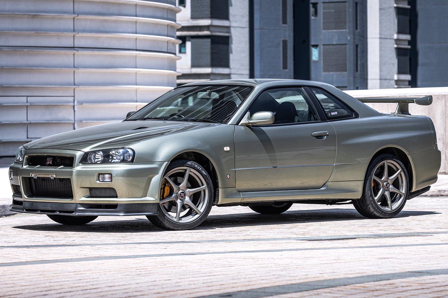 R34「スカイラインGT-R」が約3800万円で落札！ 限定車「VスペックII