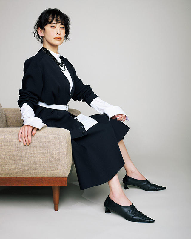 ポールアンドリュー パンプス サテン ストーン ボール ヒール 黒