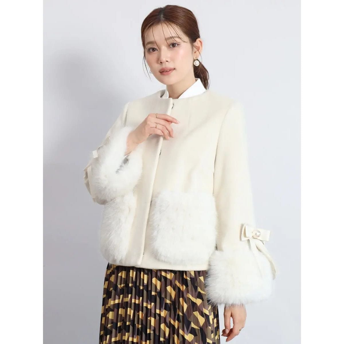 リボン袖ファーアクセントショートコート | フェンネル(FENNEL